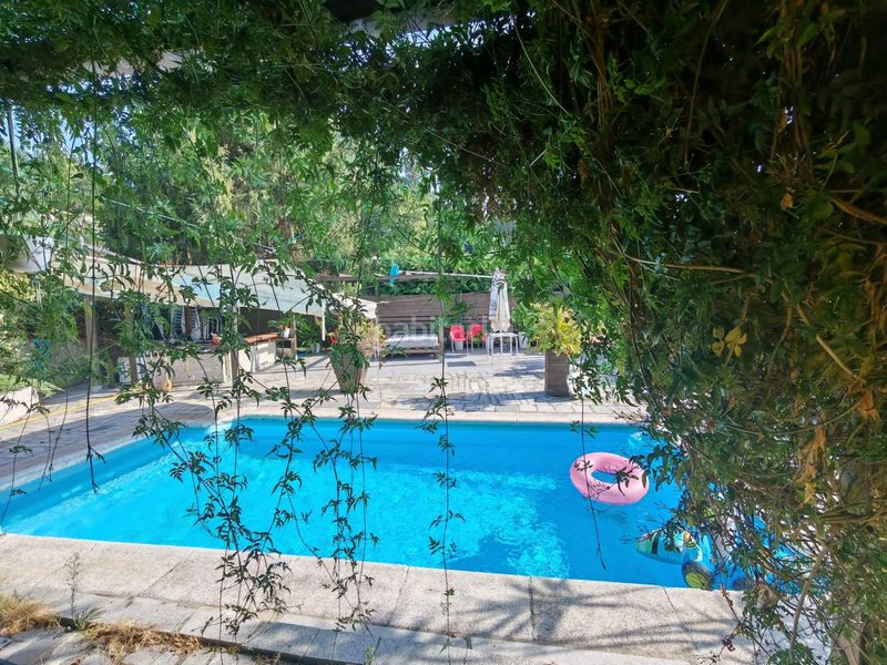 Foto 2c6104b7-c5d7-4fa4-9111-4e3fb70a4e2b. Chalet  independiente con piscina en Mos