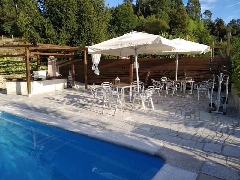 Foto 65728489-08b9-410a-bc65-c335ebb855f6. Chalet  independiente con piscina en Mos
