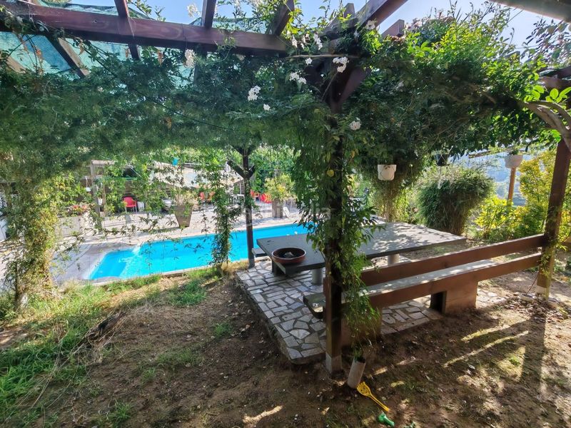 Foto 8844ba10-9d09-4a5c-9430-c9ce8fc84628. Chalet  independiente con piscina en Mos