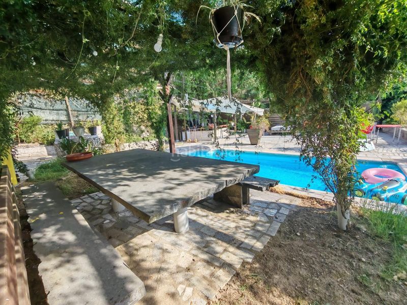 Foto b99303fb-2d72-463e-b601-0ec4684de7e7. Chalet  independiente con piscina en Mos