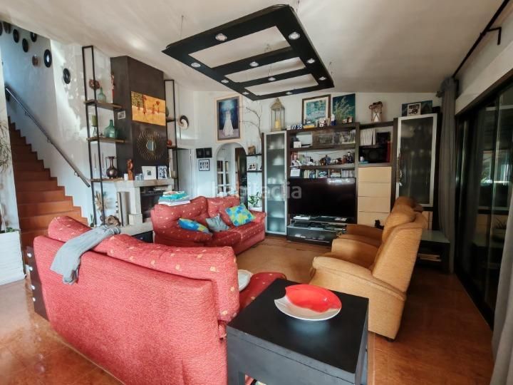 Foto c2d1e6db-b259-413e-8d1a-d5d74c7c4b8d. Chalet  independiente con piscina en Mos
