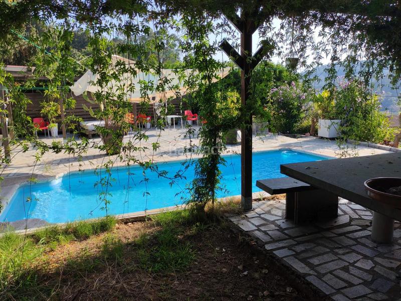 Foto f7cffdb8-66a5-4a2e-9016-7f6cb24c1f93. Chalet  independiente con piscina en Mos