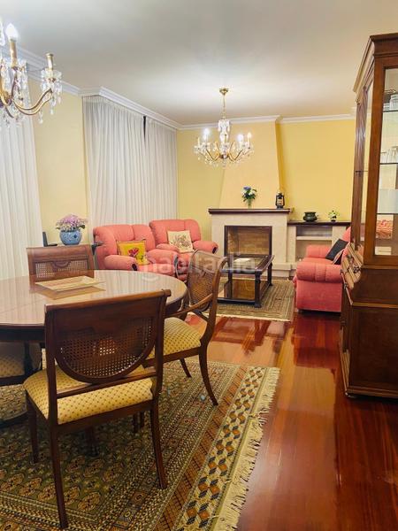 Foto cbe0d146-8144-4597-8c04-a4c3e861a1f8. Casa chalet con jardín y piscina en Redondela