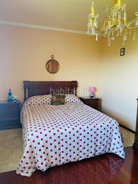 Foto e657be6a-bebb-43b2-9429-7842aca2cdc0. Casa chalet con jardín y piscina en Redondela