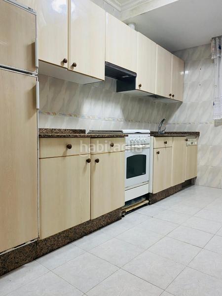 Foto f33eb2b9-73c4-4ae0-97b8-871e7bc1a168. Casa chalet con jardín y piscina en Redondela