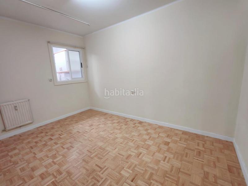 Foto b67e7321-8731-4d6d-9478-f28cc271ad25. Appartamento con riscaldamento parcheggio in Berbés - Peritos Vigo