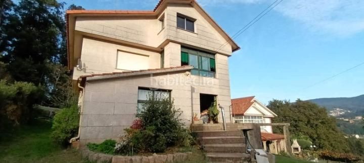 Foto f999aa42-a370-458a-b439-0897fc740600. Casa amb aparcament a Redondela