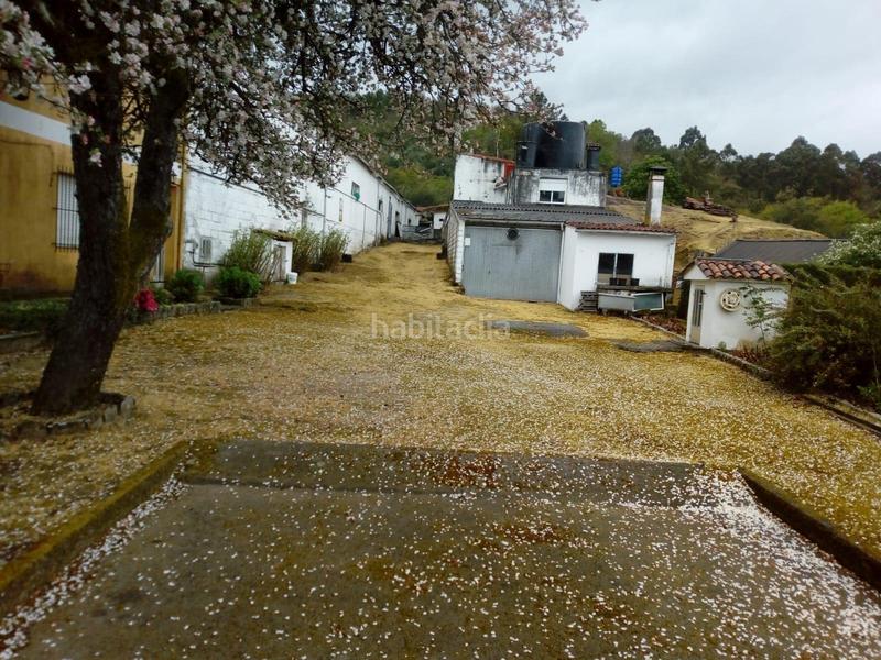 Foto 5b616b99-4255-4cc7-b001-b2f6d8ca45ca. Chalet  con jardín y piscina en Leiro
