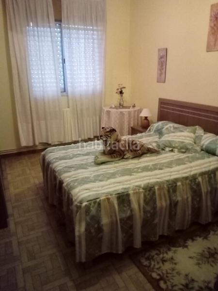 Foto c0722fac-b96f-41ab-9900-c8c4622cad75. Chalet  con jardín y piscina en Leiro