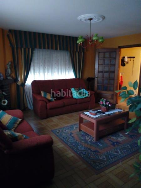 Foto edea1aad-3090-464f-882f-44ab20c56b16. Chalet  con jardín y piscina en Leiro
