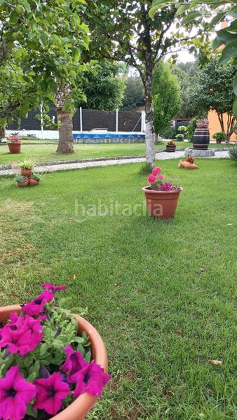 Foto f2bf93b4-a837-4481-a0ca-88c4ef63d6de. Chalet  con jardín y piscina en Leiro