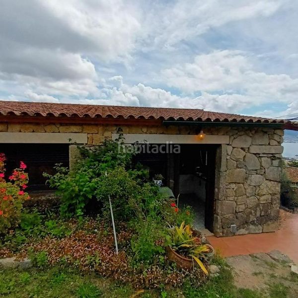 Foto ad007293-f73b-4993-b13b-12b3680f2540. Xalet amb calefacció aparcament a Combarro Poio