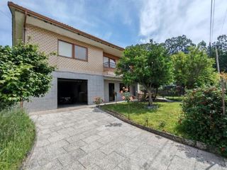 Casa  Escola da sobreira-valada. Casa dos plantas con terreno en beade