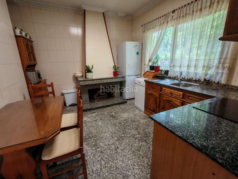 Foto f40f4066-8a5a-4eb5-95f6-a080af289251. Casa amb calefacció aparcament a Valadares - Beade Vigo
