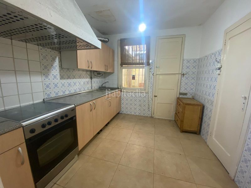 Foto b2d6157a-74f2-4ffb-baa3-331b5f31fadd. Edificio  independiente de 260 m2 con parcela en ramón nieto en Vigo