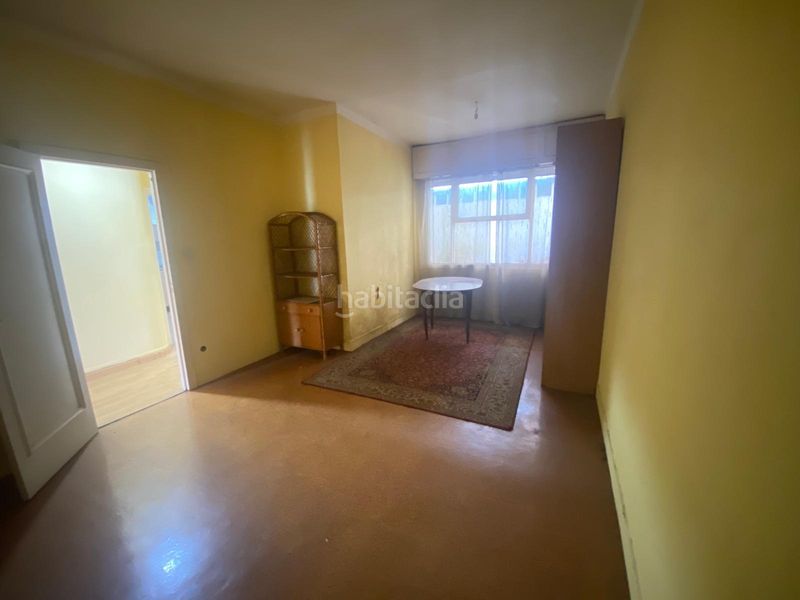 Foto d2121a75-bc8e-4ea6-a713-0816fb3cc0f6. Edificio  independiente de 260 m2 con parcela en ramón nieto en Vigo