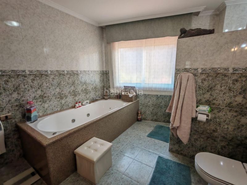 Foto 496671f6-e775-404b-80b6-6960303e843d. Casa amb calefacció aparcament a Lavadores Vigo