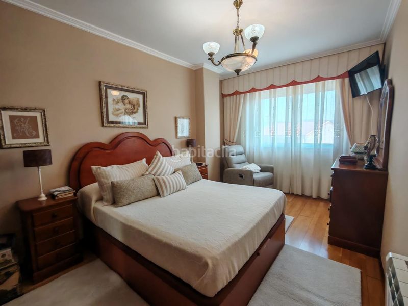 Foto ead28302-9a2d-4e6e-bbe0-e8712b7ac886. Casa amb calefacció aparcament a Lavadores Vigo