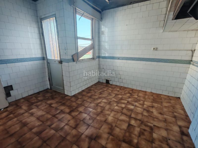 Foto 5e8bddbd-e500-4c0d-ae4c-1f0b06c90327. Casa amb aparcament a Lavadores Vigo
