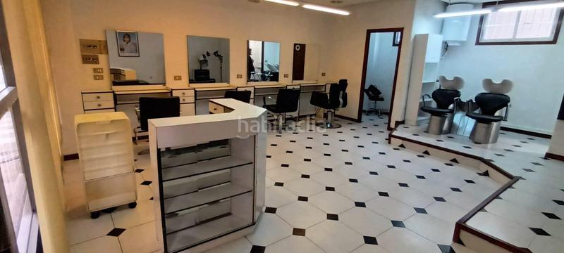 Foto d8186e08-a558-402d-a8bb-4bcacffa3133. Local comercial a Plaza de la industria Vigo