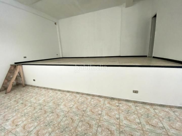 Foto b6a0b2f4-ae23-4254-ba85-7e8313cb140a. Local comercial a Berbés - Peritos Vigo