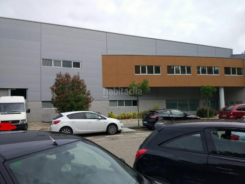 Foto d85671c6-fb9b-4903-bc0d-2b27cac8602a. Location bâtiment à usage industriel dans Valadares - Beade Vigo