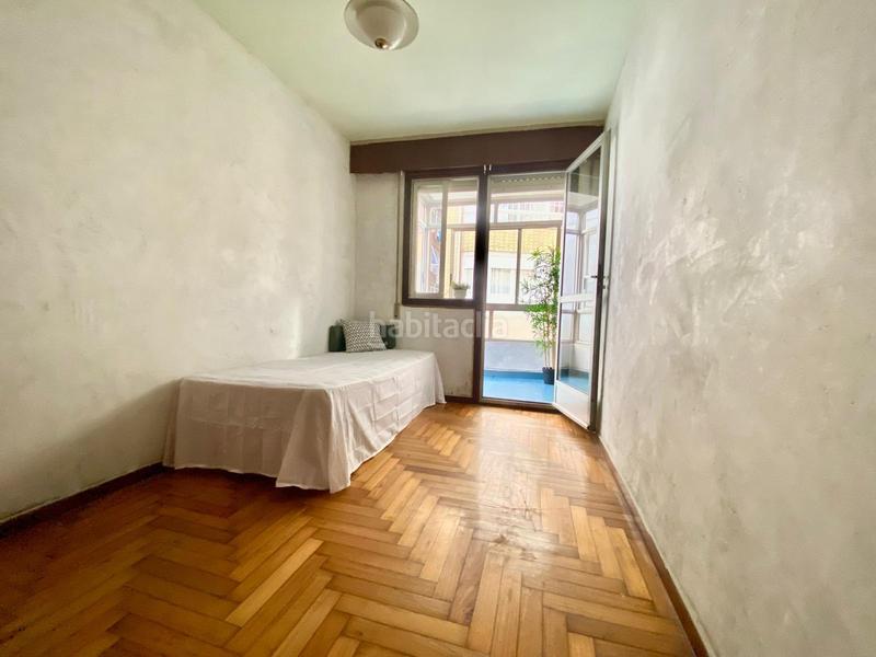 Foto 59a0faca-32ad-47d6-b5d8-ef1f82848153. Piso  de 2 habitaciones en conde de torrecedeira en Vigo