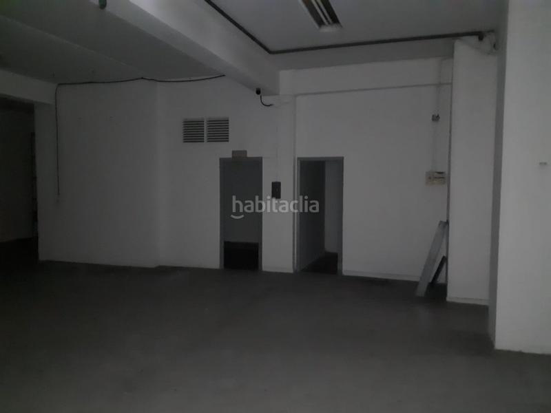 Foto 448ed1cc-30e1-43ca-8db3-a6c5730fbb55. Local comercial  a pie de calle en Vigo