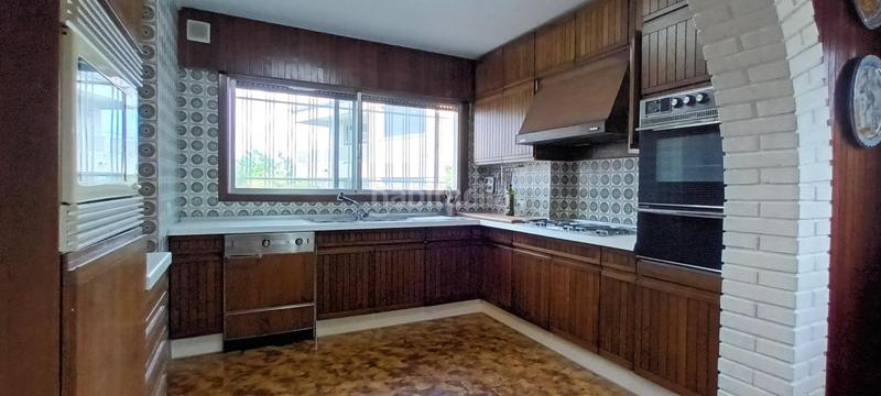 Foto 9d839de3-4c75-4549-9caf-c83da52b9390. Chalet  5 dormitorios en O Castro Vigo