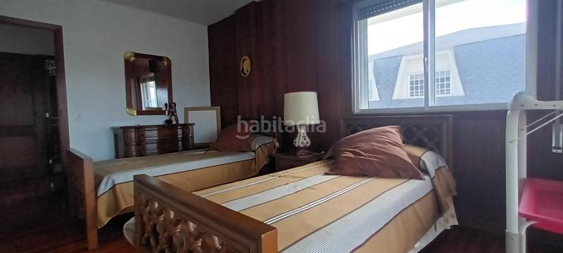 Foto eb9cebe2-87e8-43a5-8de4-9688c997c287. Chalet  5 dormitorios en O Castro Vigo