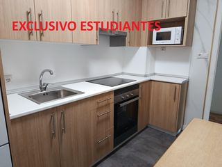 Rent Flat  Conde torrecedeira. Piso para estudiantes de cuatro habitaciones en zona peritos, vi