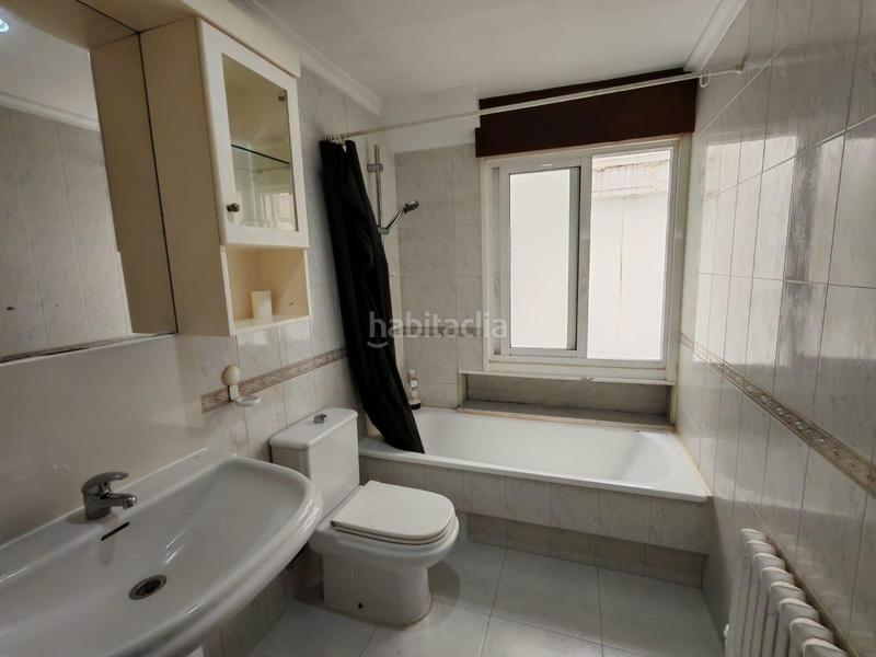 Foto 5939f26e-b721-4ff6-8939-01a5d47f2f6d. Location appartement avec chauffage parking dans Berbés - Peritos Vigo