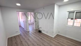 Appartement  Carrer de rafael campalans. Piso reformado con vistas despejadas en la torrassa