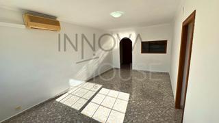 Piso  Avinguda carmen amaya. Piso luminoso y bien conservado en el gornal