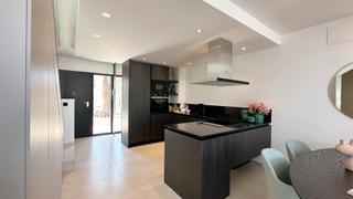 Chalet à Algorfa. Villa de 3 dorm. en esquina con sótano, solárium y piscina 6×4 m