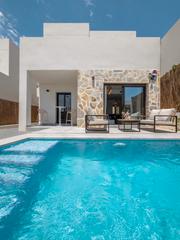 Xalet a Los Almendros. Villa llave en mano con piscina, domótica y jardín privado en or