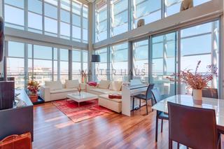 Penthouse in Diagonal Mar i el Front Marítim del Poblenou. Ático dúplex con piscina privada y vistas al mar en venta en ill