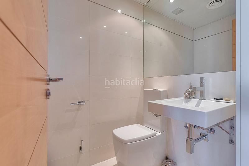 Foto 2d8b9e55-6abd-4c82-b53c-effb2d4be2ae. Alquiler ático exclusivo ático dúplex con terraza y piscina privada con vistas al mar en Barcelona