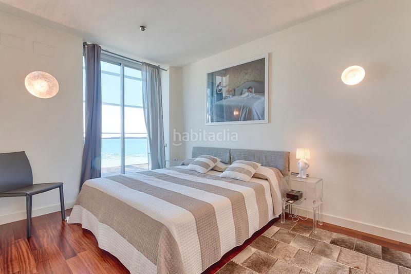 Foto 6d11af77-7c4e-4ff8-a619-1f66994d50d8. Alquiler ático exclusivo ático dúplex con terraza y piscina privada con vistas al mar en Barcelona