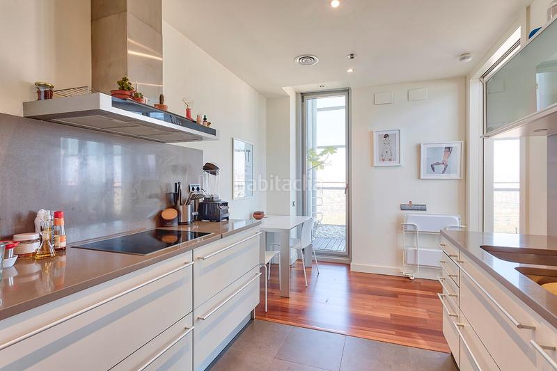 Foto 87a528b9-76fd-4c0f-b315-b0d898572fed. Alquiler ático exclusivo ático dúplex con terraza y piscina privada con vistas al mar en Barcelona