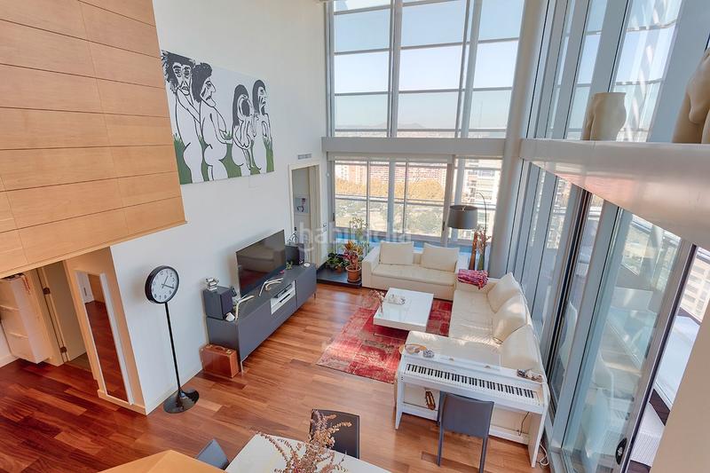 Foto 918c5f4b-f484-4457-bcd0-6ae79112a2b2. Alquiler ático exclusivo ático dúplex con terraza y piscina privada con vistas al mar en Barcelona