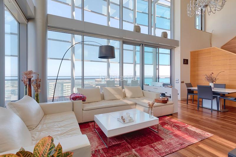 Foto cf1138d5-464e-46a2-aa04-bd2f5dc42b0c. Alquiler ático exclusivo ático dúplex con terraza y piscina privada con vistas al mar en Barcelona