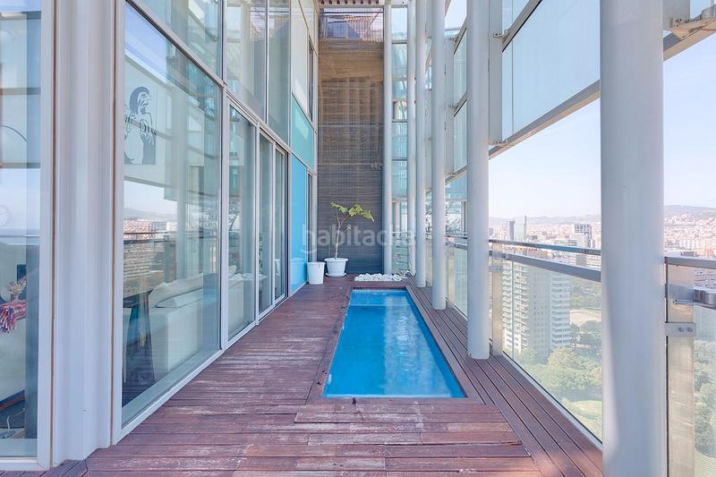 Foto e4dfafb5-ce7c-465a-95ff-b01552919043. Alquiler ático exclusivo ático dúplex con terraza y piscina privada con vistas al mar en Barcelona