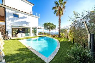 Chalet  Carrer cardina. Casa completamente reformada en casa nova, sant feliu de guixols