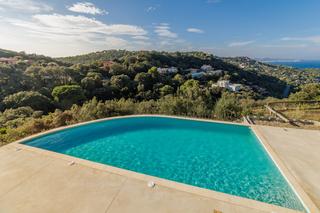 Casa aparellada  Carrer xarmada. Casa en venta en begur, costa brava