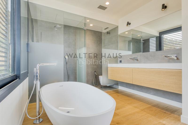 Foto 450a5249-18e0-4628-879b-cdac69348bf8. Chalet con riscaldamento parcheggio piscina in Sarrià Barcelona