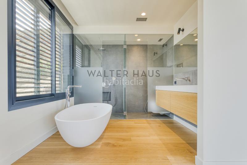 Foto 9125cb74-4f9e-411c-a7d2-00956d04dcf7. Chalet con riscaldamento parcheggio piscina in Sarrià Barcelona