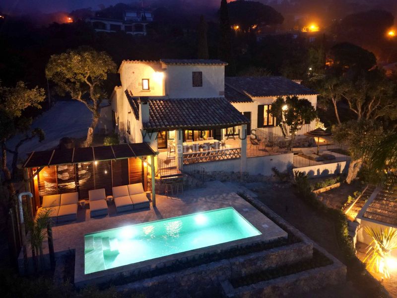 Foto 3aa34b17-ad32-42fb-b892-74aa5efd1c30. Xalet amb xemeneia calefacció piscina a Urbanitzacions Platja d´Aro