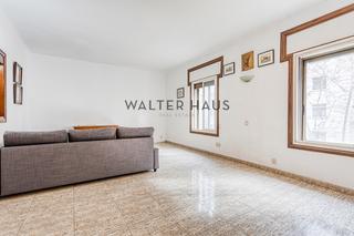 Flat  Carrer de valència. Piso a reformar en venta con mucha luz natural y excelente distr