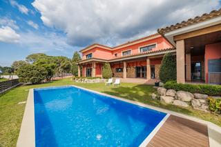 Casa aparellada a Santa Cristina Poble. Exclusiva casa en venta en costa brava, girona